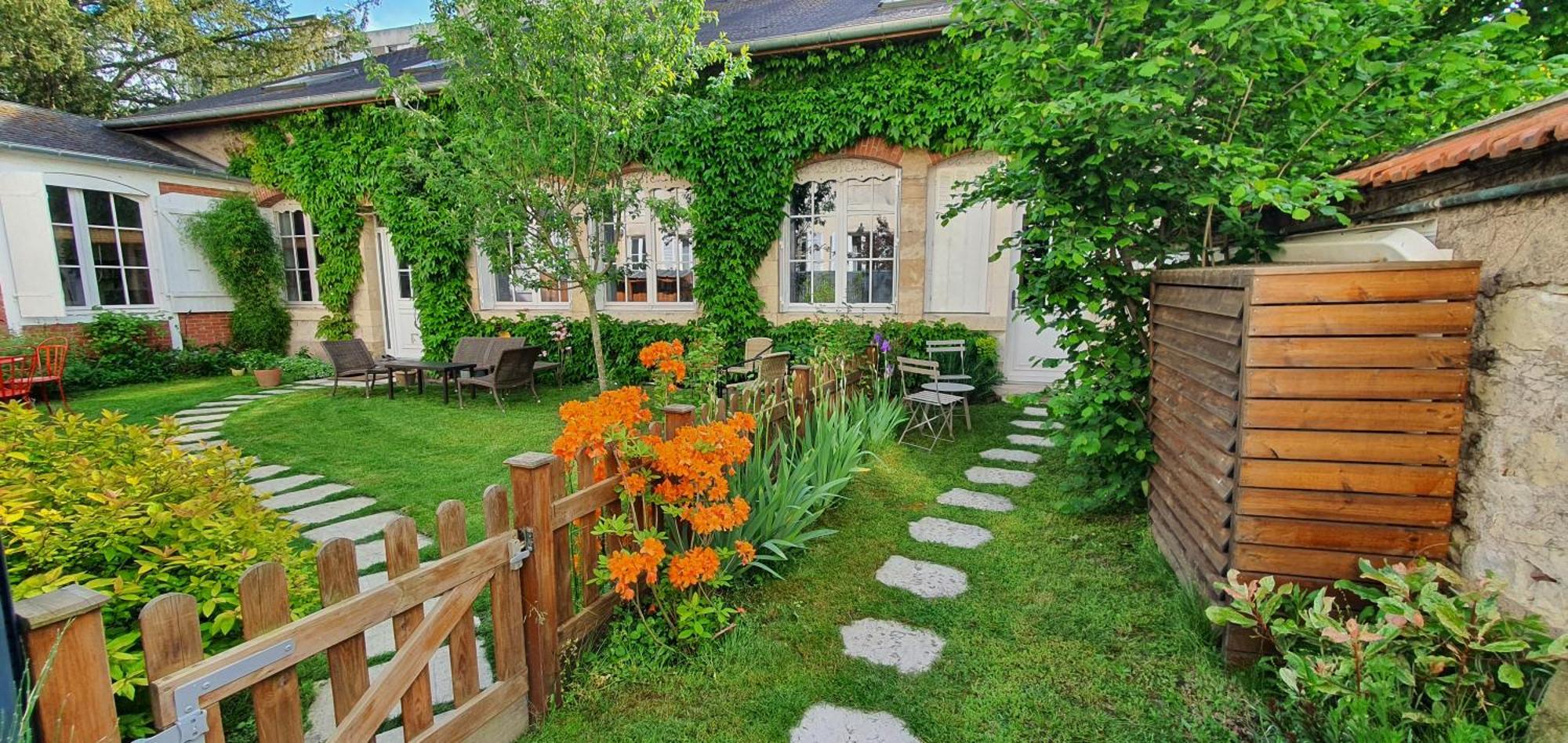 Appartement De Charme Au Coeur De Nevers Luaran gambar